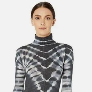 Free People Psychedelic Thumb
Hole TurtleNeck Tie Dye Top Black
Small